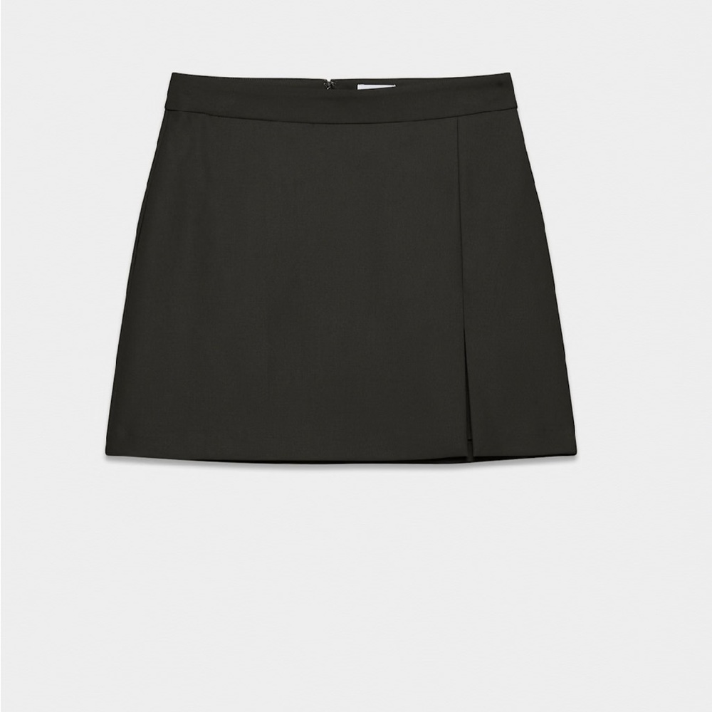 Aritzia Tatiana Black Skirt Size 2 NWT